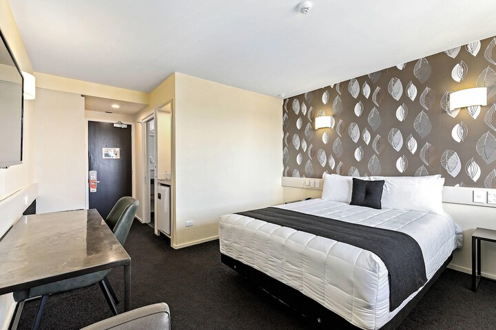 Room 16 of 114