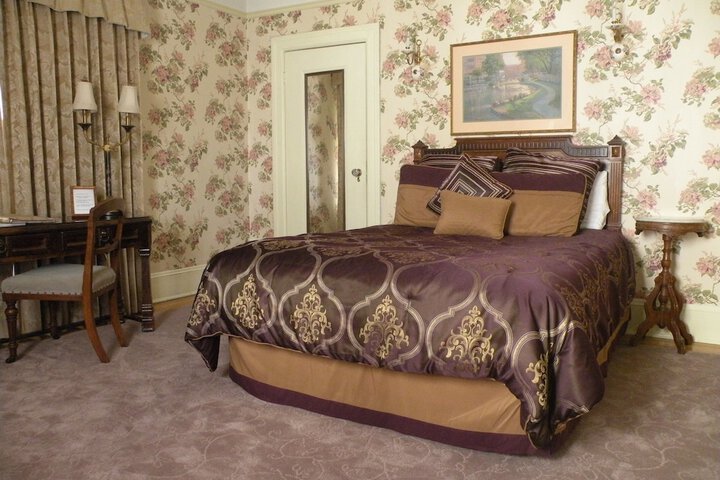 Room 12 of 32