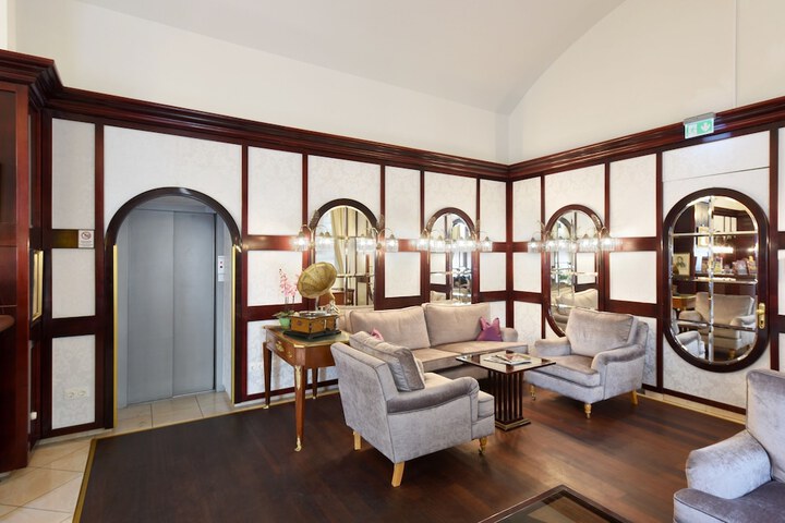 Guest Lobby