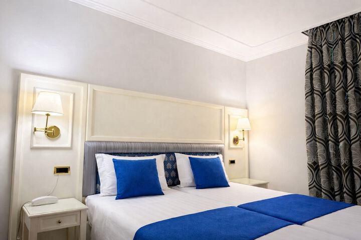 Room 9 of 25