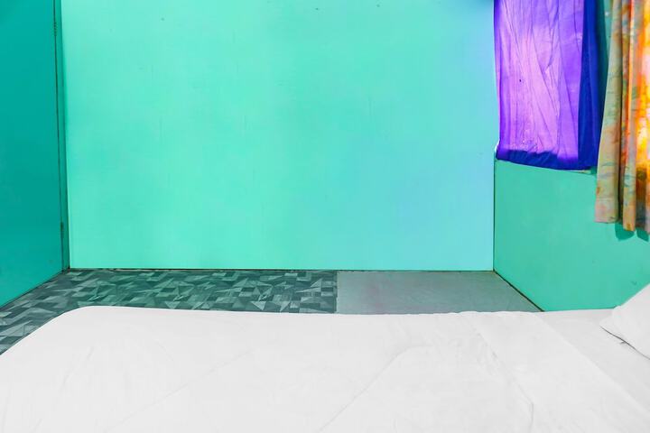 Room 10 of 20
