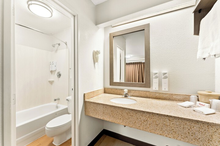 Standard | King Bed (15 of 18)