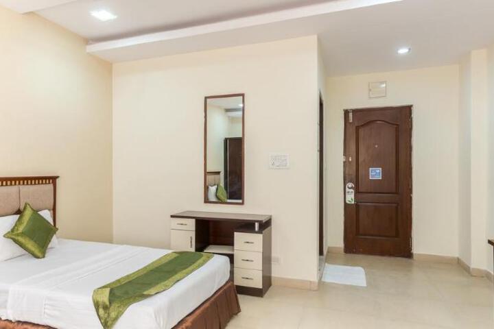 Room 1 of 6