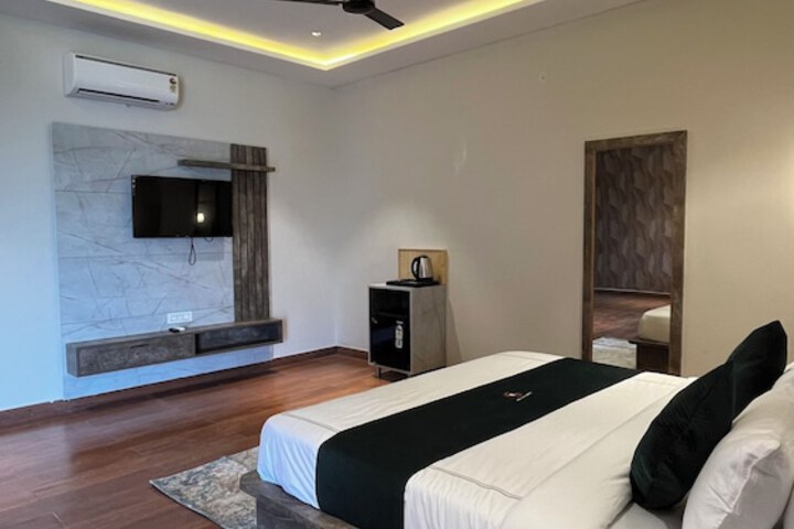 Room 2 of 66