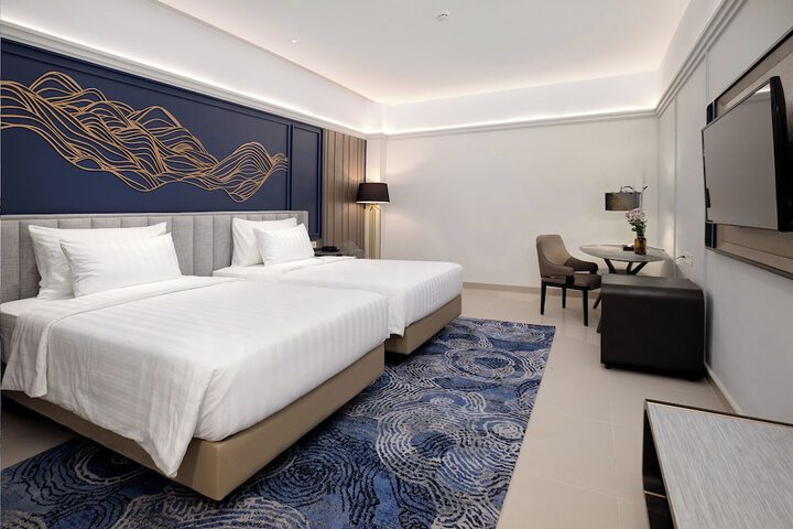Room 8 of 19
