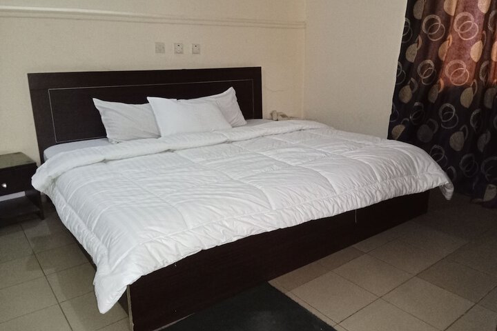 Room 17 of 39