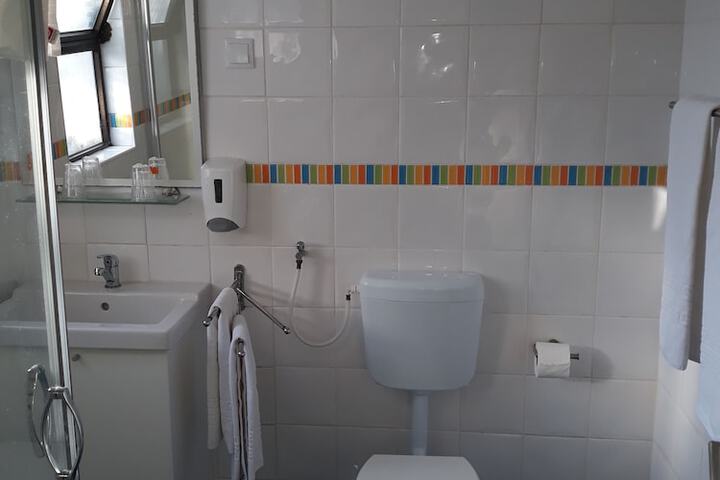 Room 48 of 99