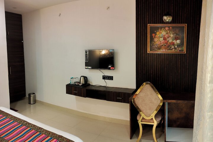 Room 8 of 32