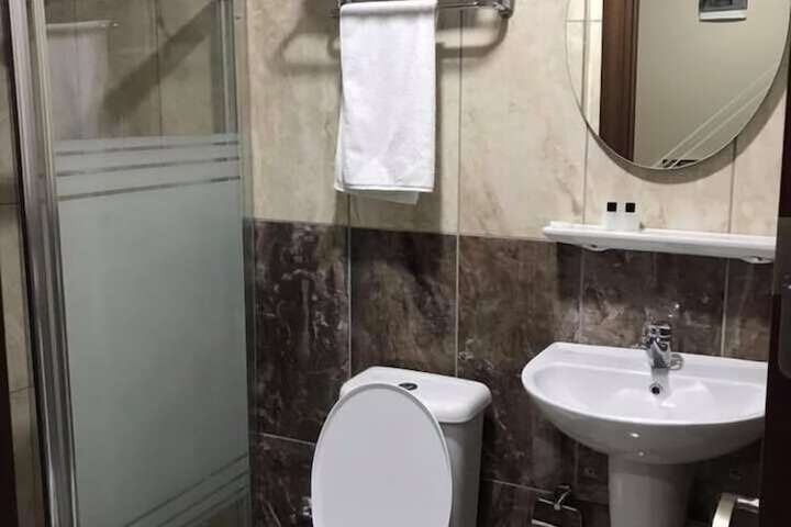 Room 8 of 10