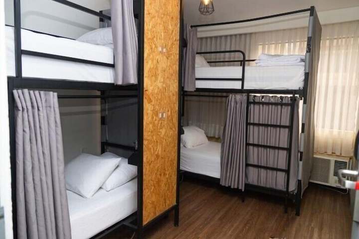 Room 33 of 38