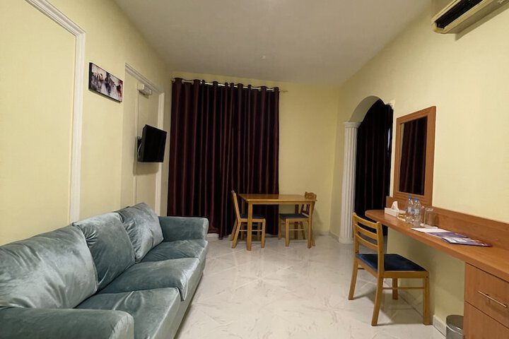 Room 65 of 103