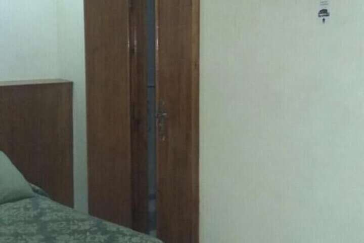 Room 5 of 32