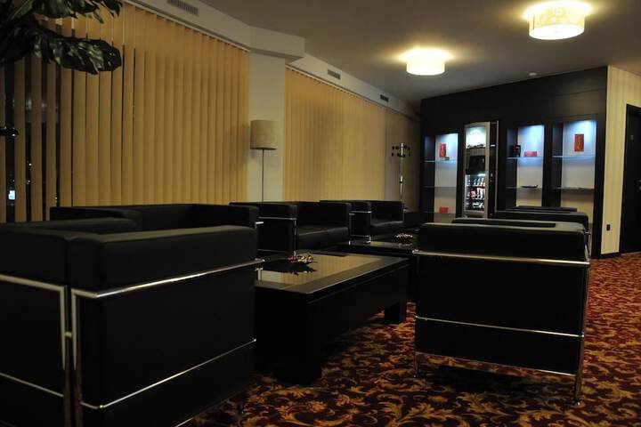 Entrance & Lobby