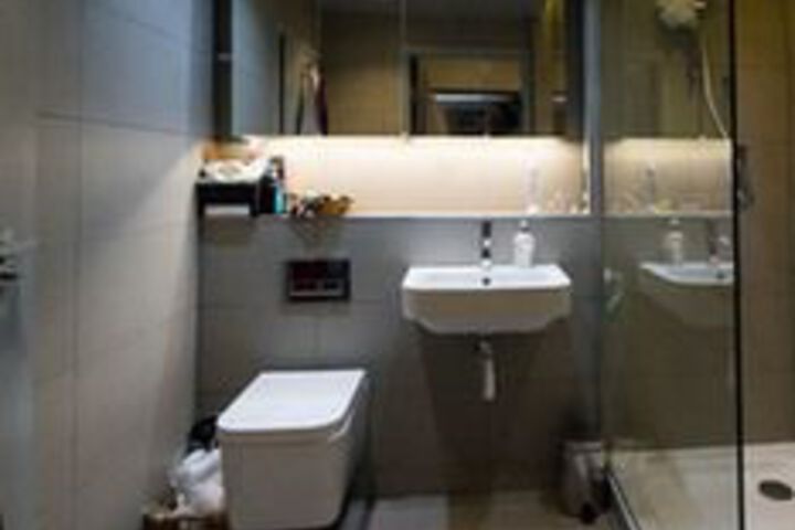 Room 2 of 17