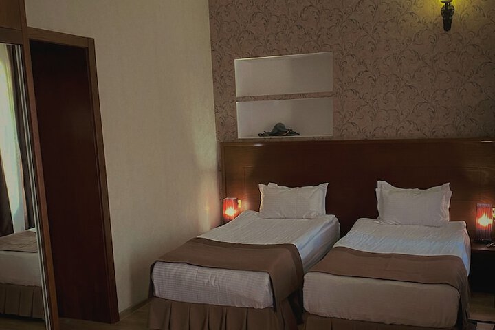 Room 10 of 50