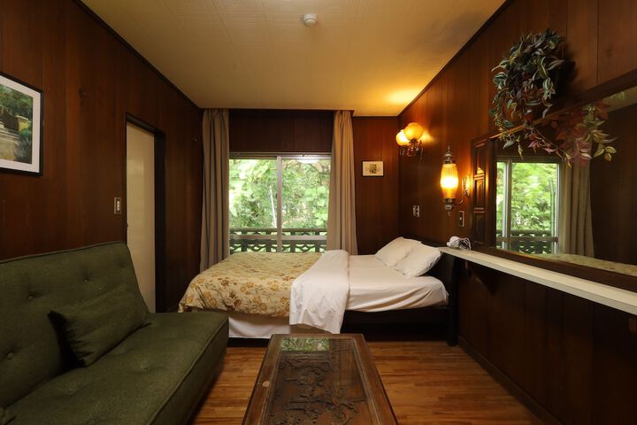 Room 27 of 68