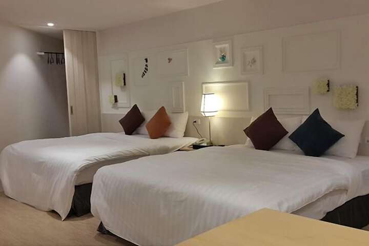 Room 5 of 49