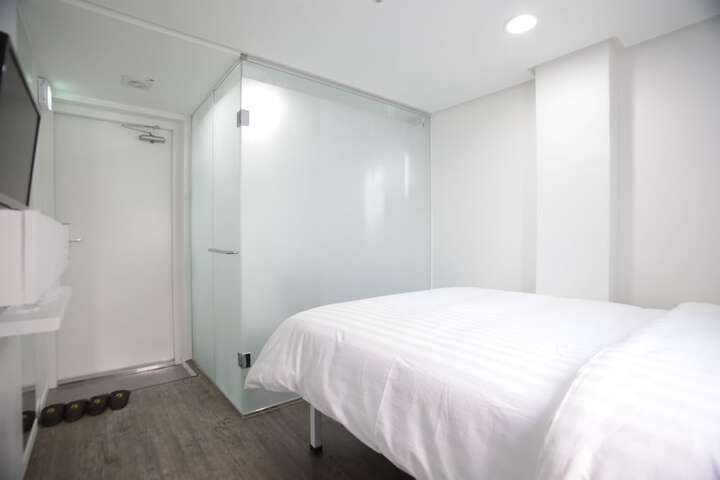 Room 6 of 44