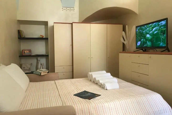 Room 2 of 11