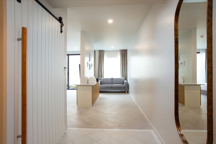 Room 33 of 80