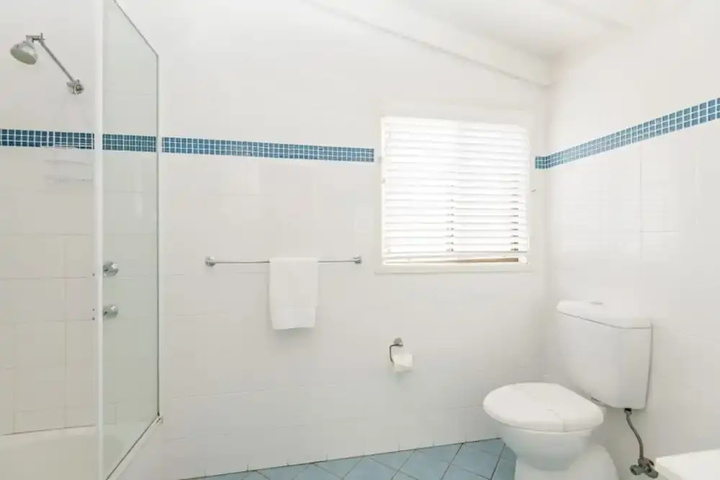 Room 10 of 23