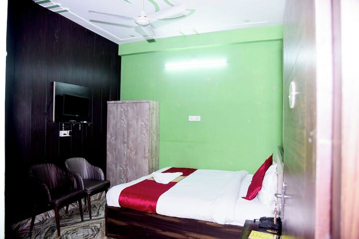 Room 11 of 34