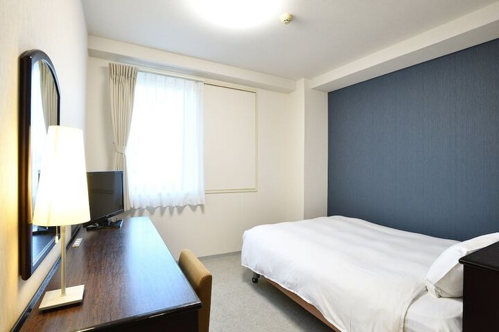 Room 6 of 16
