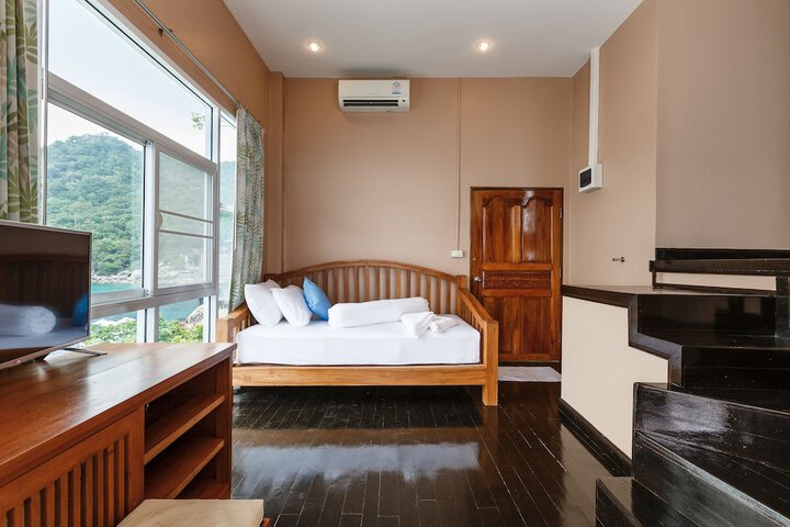 Room 3 of 46