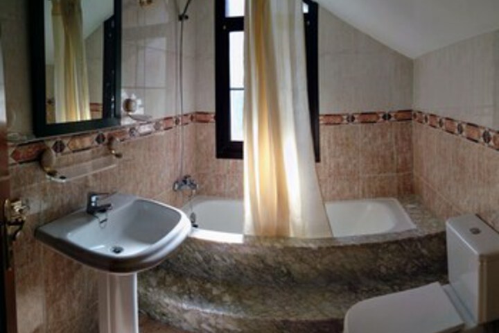 Room 3 of 37