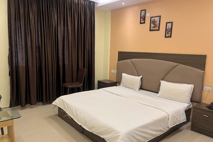 Room 2 of 5