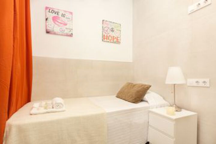Room 7 of 13
