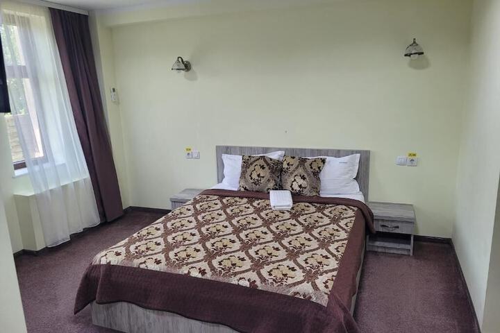 Room 4 of 73