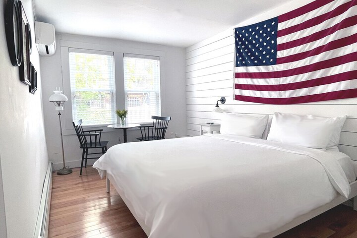 Room 9 of 32