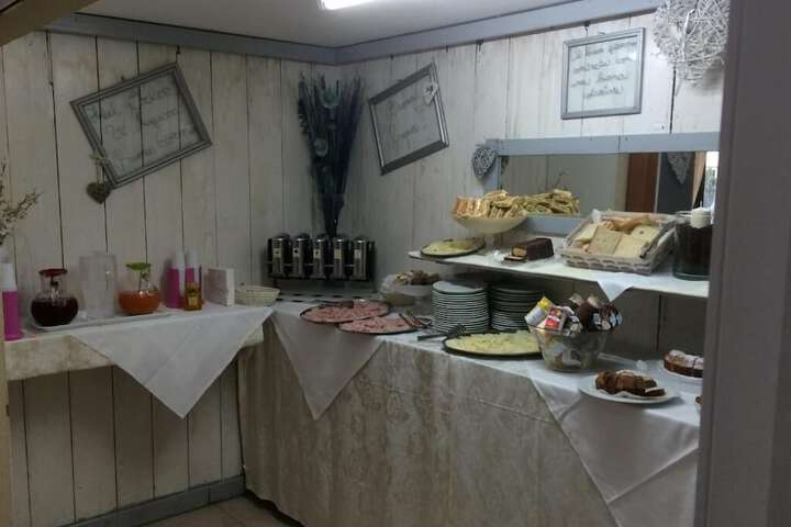 Dining 16 of 23