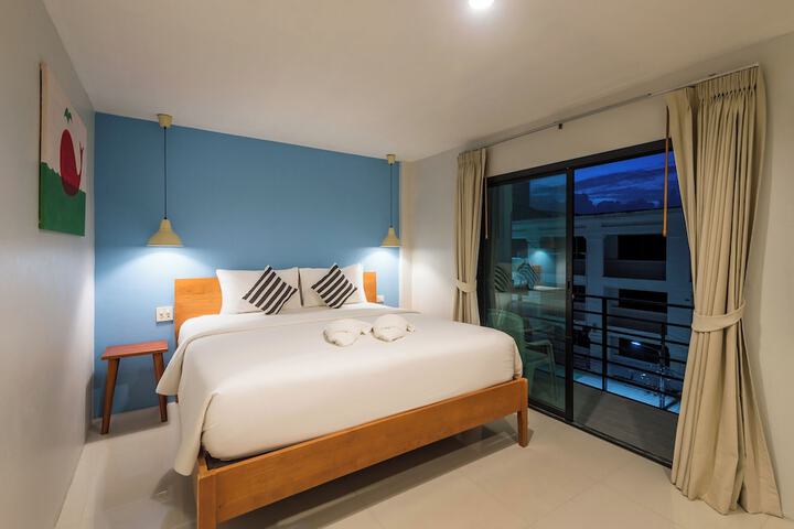 Room 5 of 33