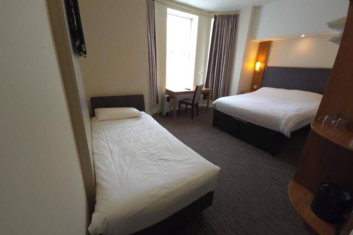 Room 3 of 16