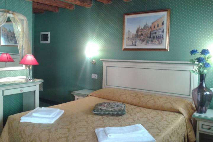 Room 10 of 96