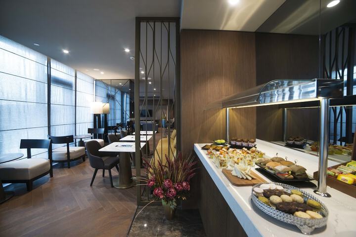 Lounge 194 of 202