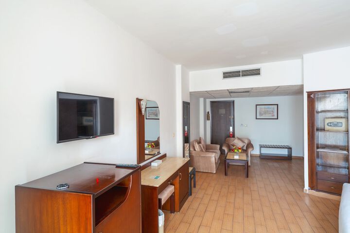 Room 14 of 37