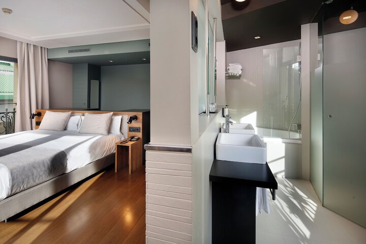 Room 9 of 48