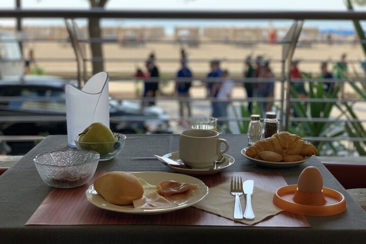 Breakfast/Coffee Service 35 of 42