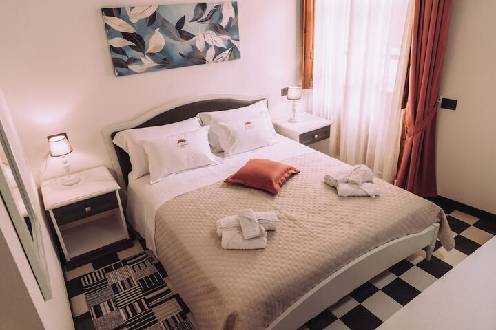 Room 8 of 43