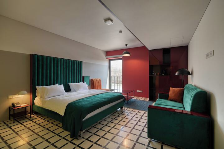 Room 5 of 43