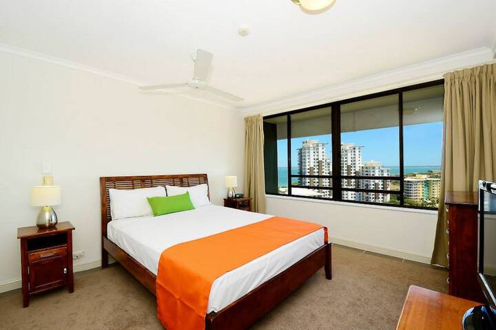 Room 4 of 18
