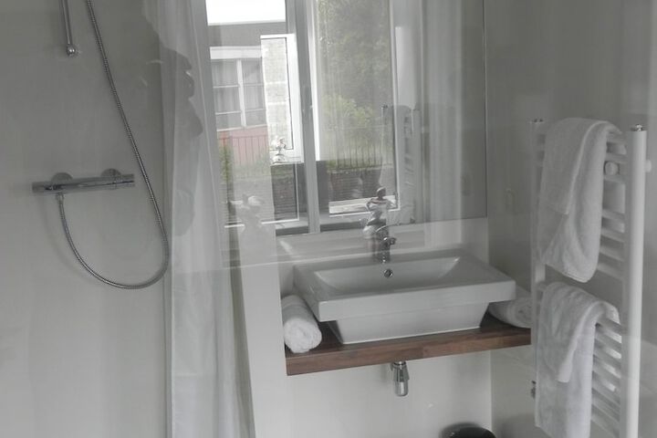 Room 9 of 27