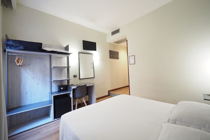 Room 37 of 114