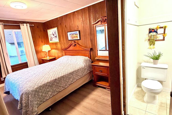 Room 32 of 153