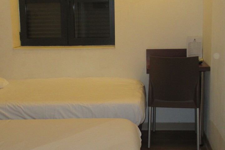 Room 14 of 62