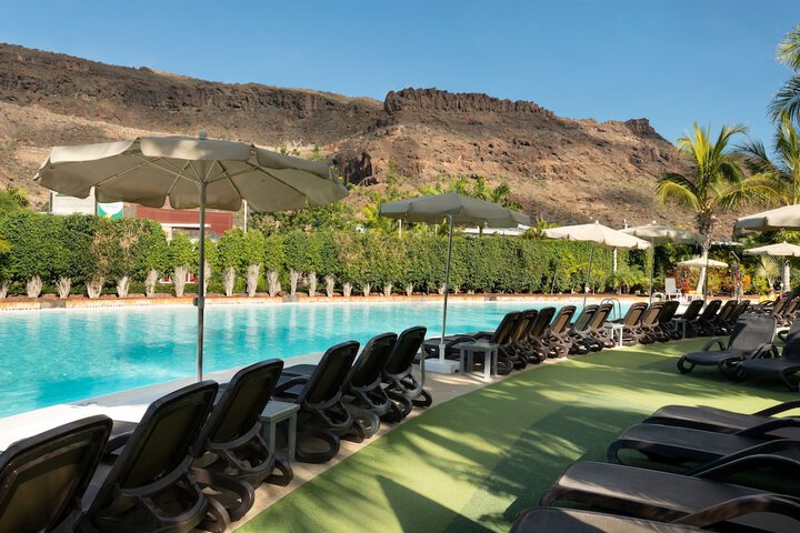 Pool Hotel