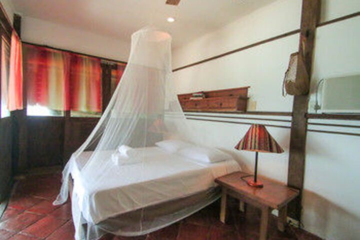 Room 8 of 18